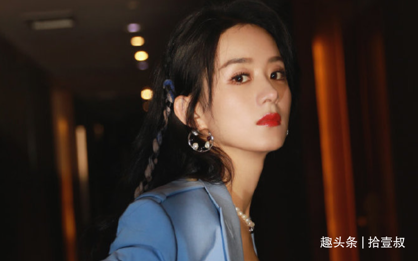 赵丽颖分手后首播,笑容满面已从分手阴影中走出,颜值气质逆生长_流量