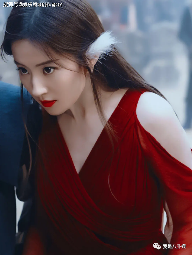 刘亦菲当众官宣表白引热议,全网都惊呆了:真爱竟然是他?