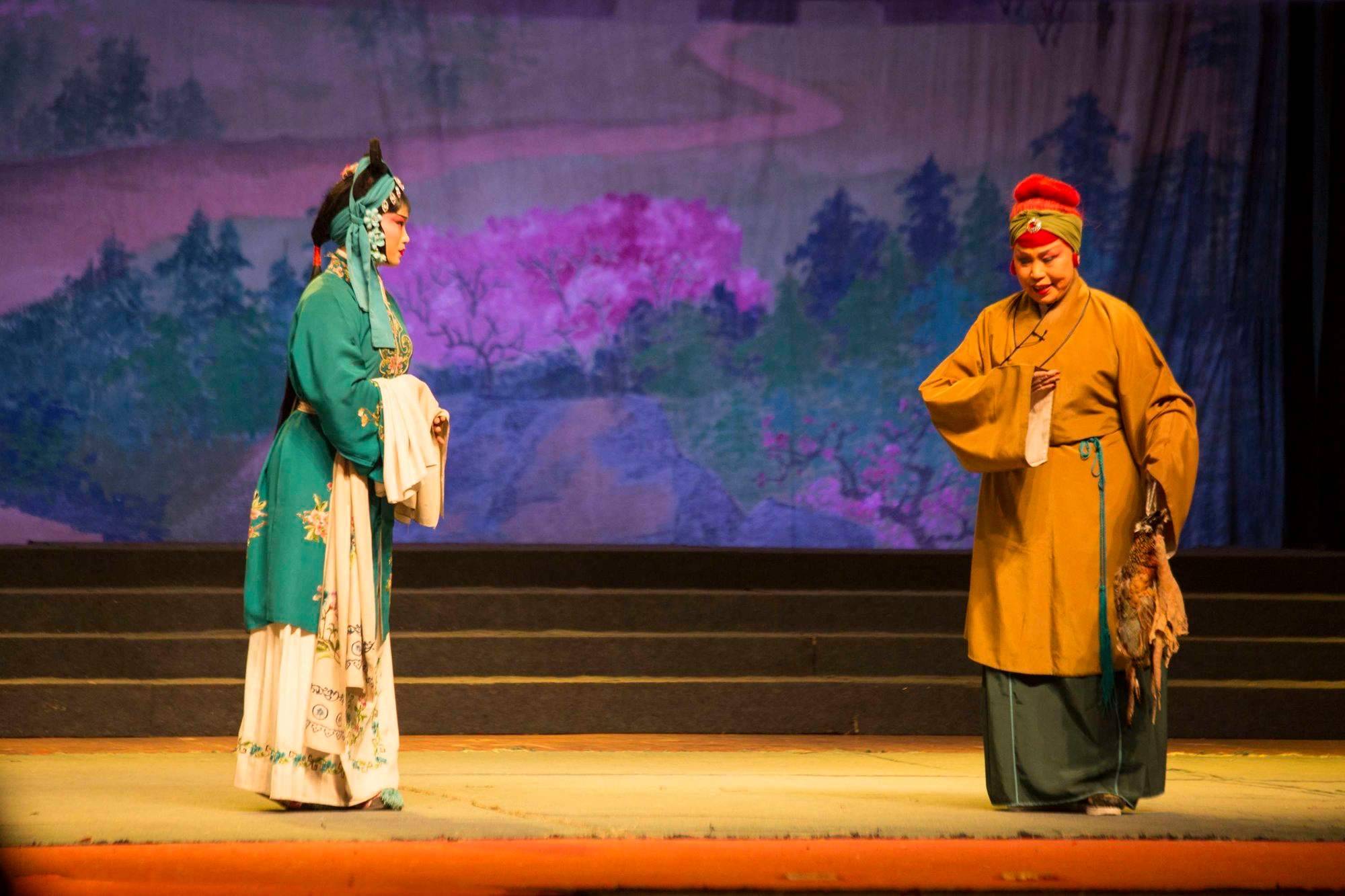 豫剧大师虎美玲加盟梨园戏曲演唱会济源站:白娘子经典再现!