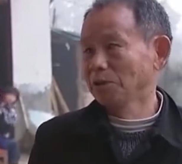 彭龙辉很快,送他们的车就到了村口,像来的时候一