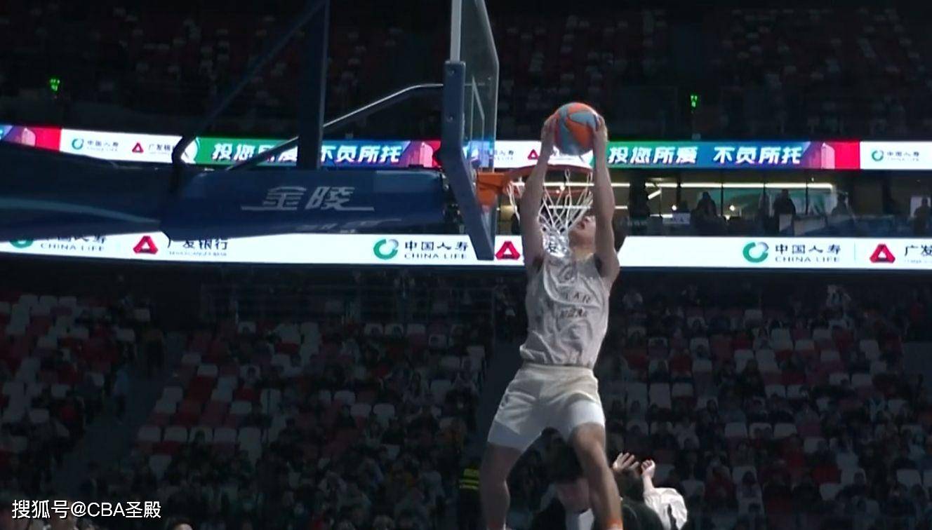 原创扣篮大赛预赛万磊唐建文完美小曾艰难晋级矣进宏带伤遭淘汰