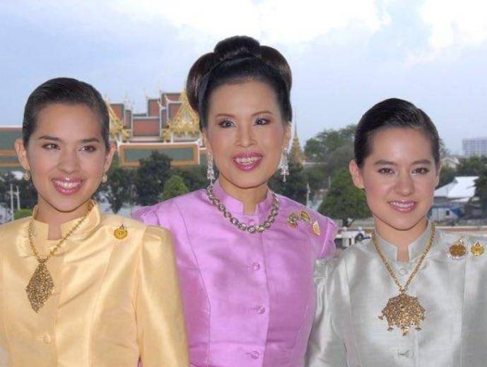 混血的百灵公主长相绝美,27岁也嫁了美国人_普罗_乌汶叨_女儿