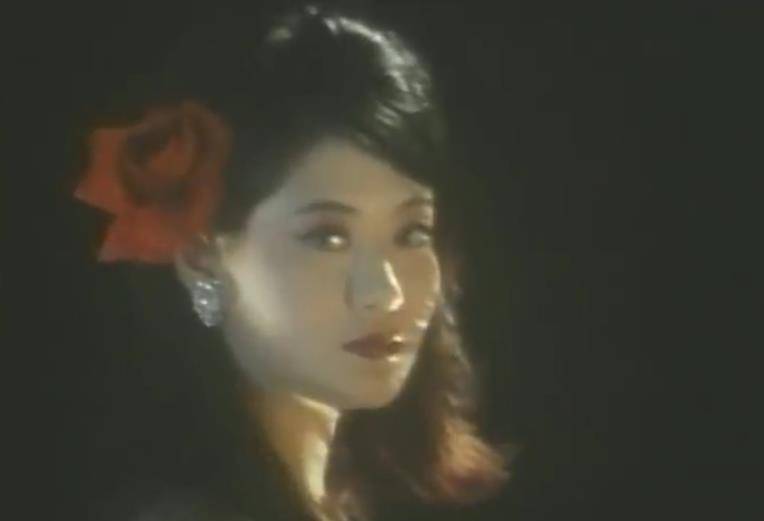 次夜,卿香再度来到剧场排练,并将之前遇到神秘女子的事情,告诉了众人.