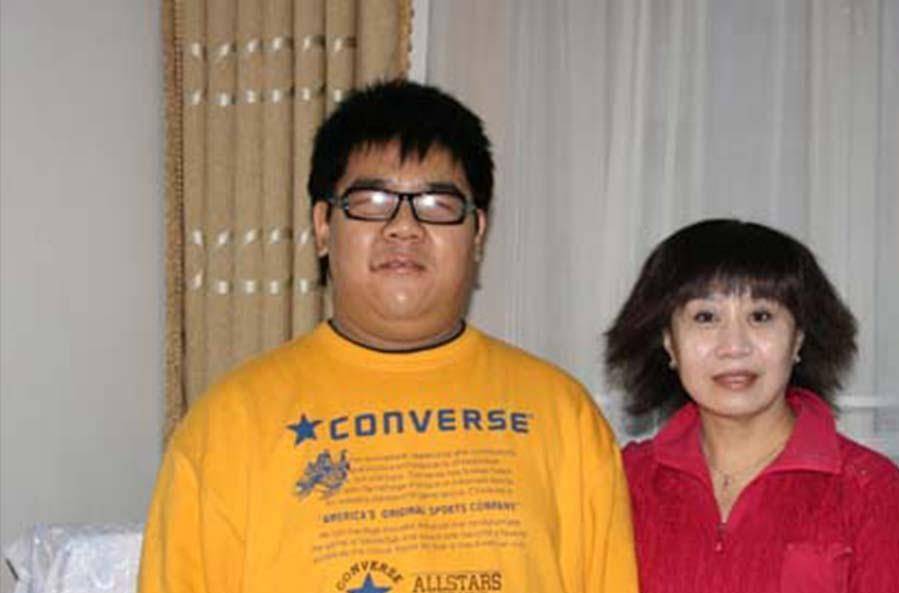 原创盲人杨光爆红后因目中无人被雪藏如今娶美妻生儿子