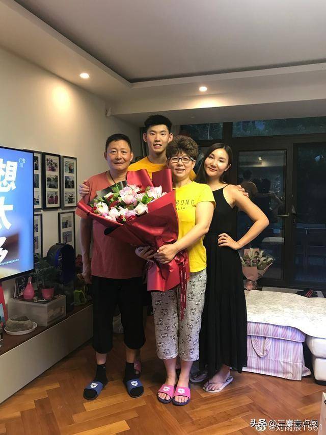 原创国羽2世界冠军恋情公开幕后故事刘雨辰黄雅琼家庭背景生活细节