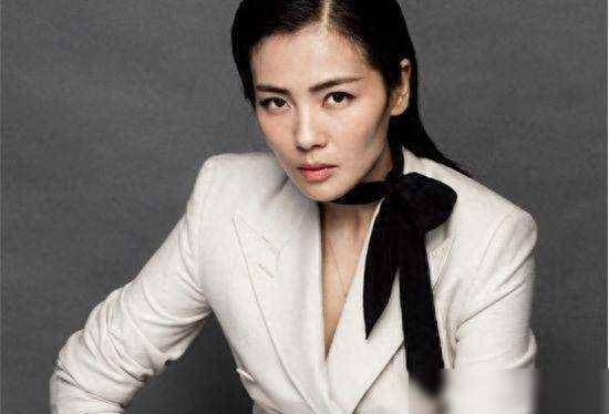 把刘涛抱在怀里,有谁注意到他手上小动作,人品如何一目了然_王自健