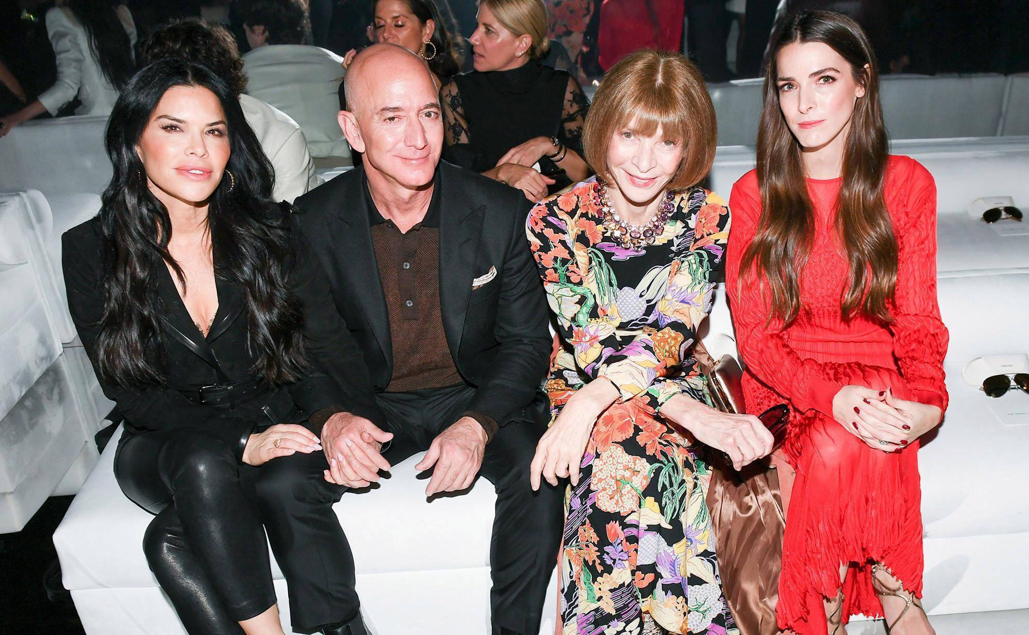 女友穿低胸裙秀好身材,貌美前妻荣登第一富婆_麦肯齐_贝佐斯_劳伦