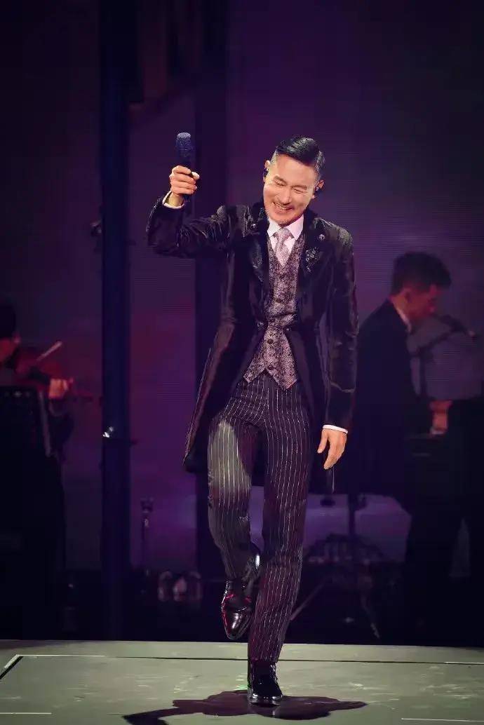 原创张学友上海演唱会惊现假唱疑云歌手中断表演坚决重来