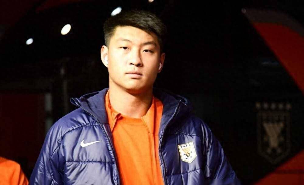 意外!郭田雨将代表青岛西岸出战中超?俱乐部大名单给出答案_的足球_世