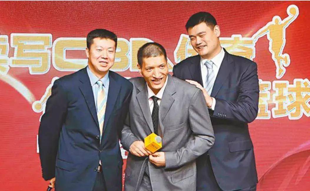 48岁巴特尔身形暴瘦,58岁二婚妻子面容憔悴,大女儿已35岁_德明_杨瀚森