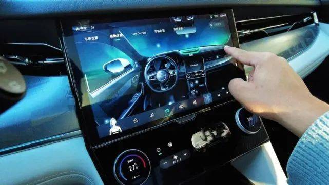 又一车企打响"价格战",换标沃尔沃xc90,仅售19万,还要啥crv?