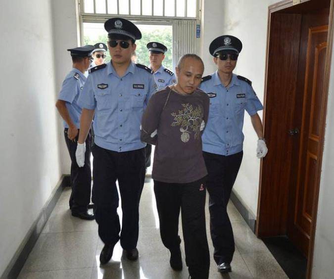 除此之外,因为死刑的执行时,肯定会有比较血腥的一幕出现,如果是心理