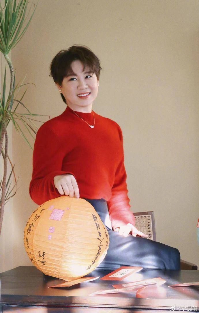 小沈阳晒照为沈春阳庆生,称呼幽默风趣,夫妻感情甜蜜惹人羡_显得_时候