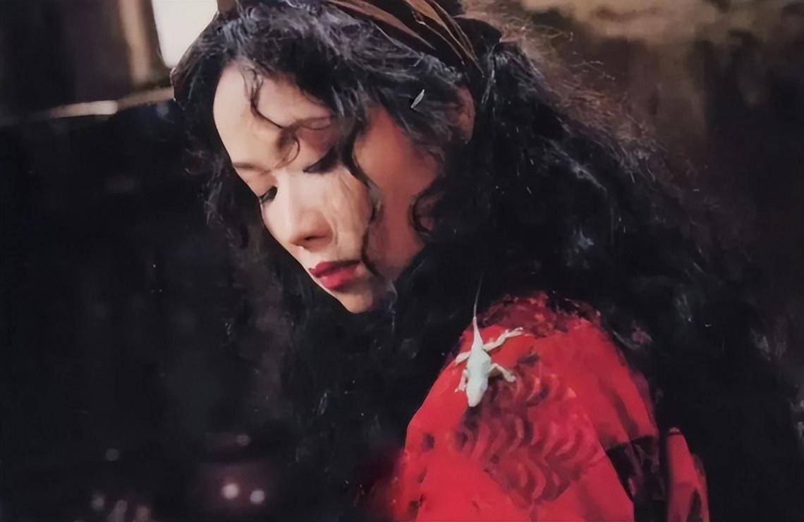 中演技自然,让大家重新认识了叶童,她也凭借着这部剧拿到了最佳女主角