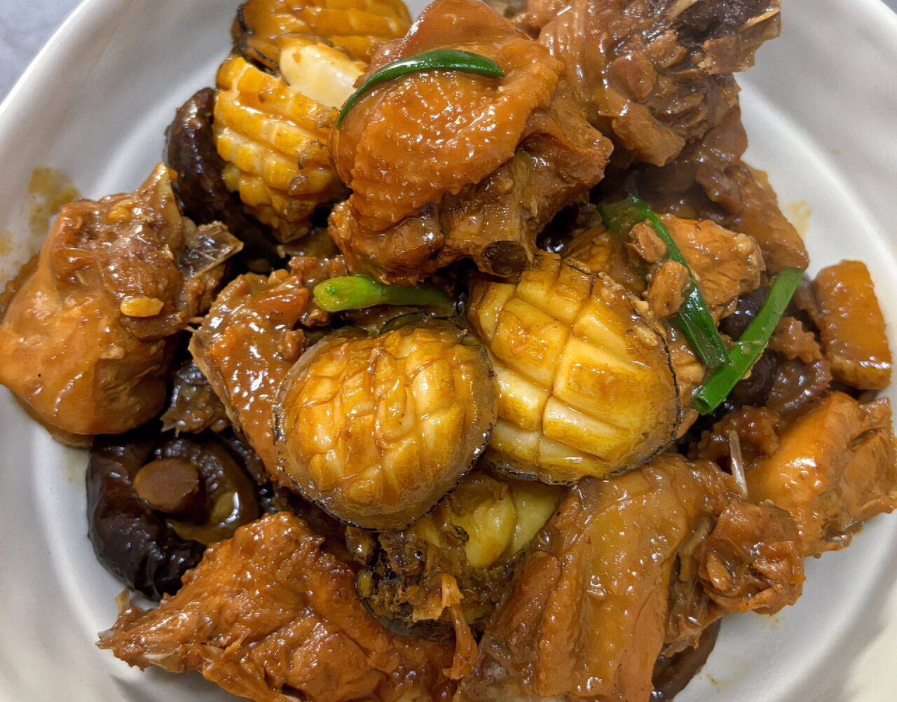 大厨教你鲜嫩下饭的鲍鱼焖鸡，酱香浓郁，鸡肉鲜嫩，真的太好吃啦_搜狐网