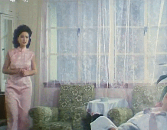 从《红伶泪》,《上海舞女》,《女子别动队》中都能看出来,她穿旗袍的