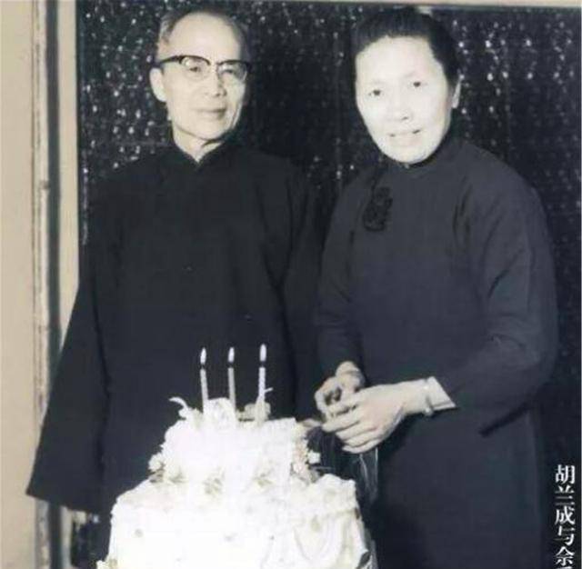 张爱玲看到纸条后没有逼问范秀美什么,她不想为难这个救了胡兰成又为