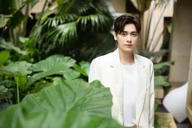 原创李易峰是一位才华横溢的艺人