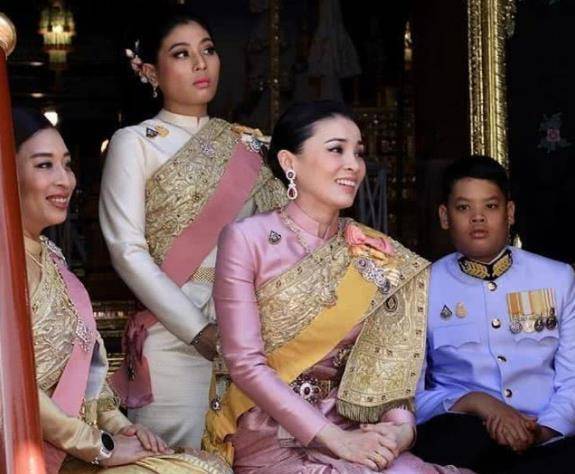 王室海报点明,苏提达膝下无子,打破王后早已生娃的说法_国王_孩子