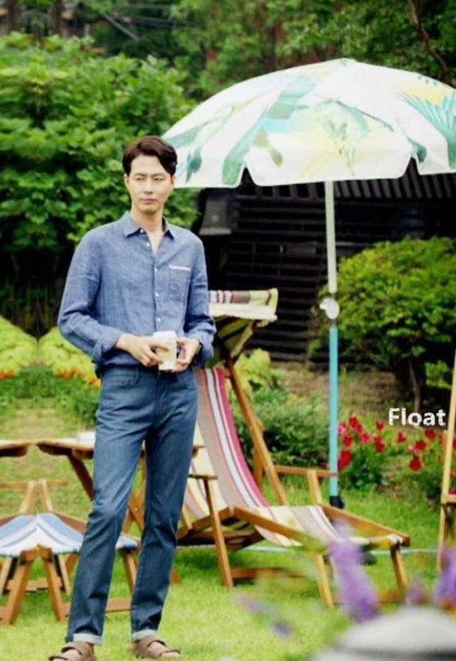 拍6月刊大片,穿西装戴玫瑰花闷骚十足_宋仲基_风格_凉鞋