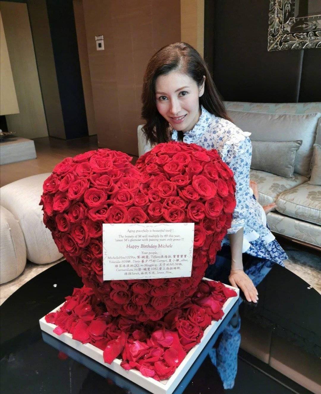 原创李嘉欣晒照很不真实修图之后人年轻气质又好其实本人很老了