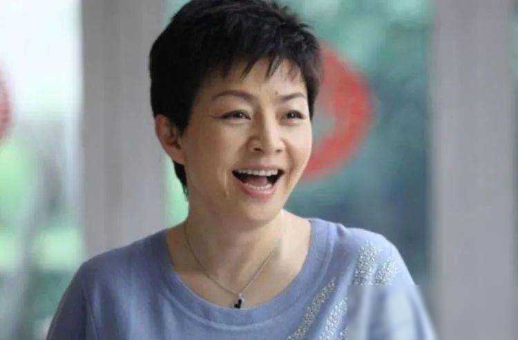 宋丹丹不再隐忍,揭开倪萍20年遮羞布,两个人断交原因到底是什_友情