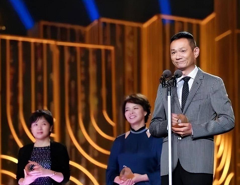 葬礼上哭到昏厥发誓永不再娶的果靖霖,如今怎样了_佟欣_妻子_孩子