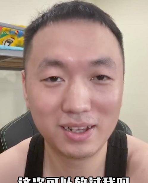 药水哥口嗨向佐,向太称其是无名小卒,药水哥秒怂称是郭美女粉丝