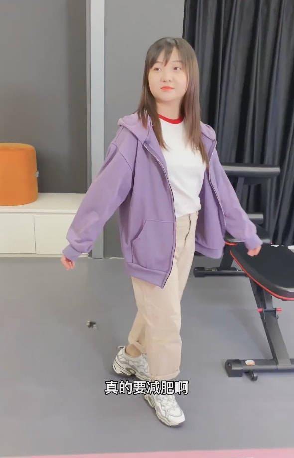 原创林妙可素颜清秀文静不刻意装成熟真实自然就是体型有点壮