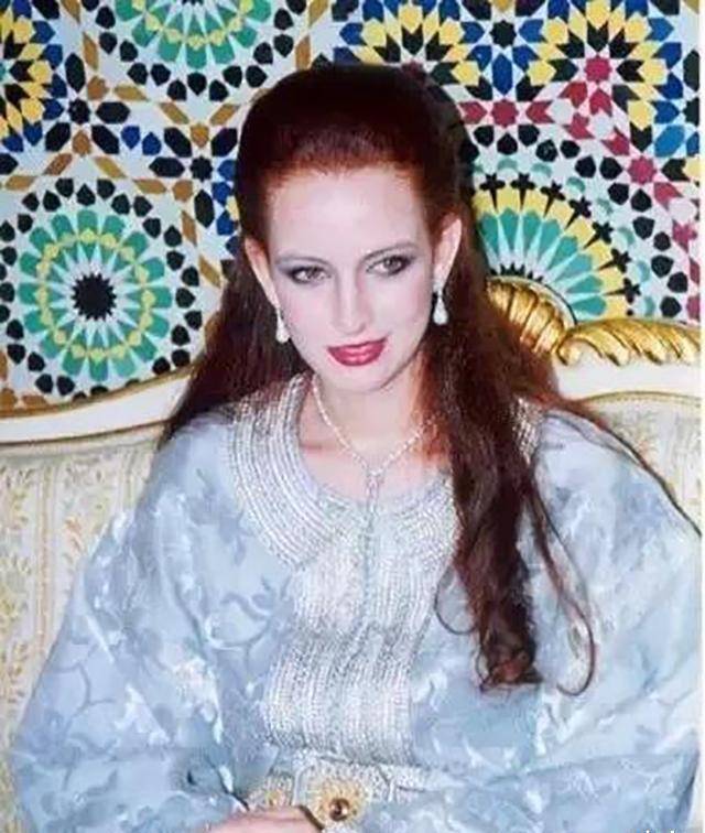 当王子向拉拉萨尔玛表白心意后,立刻遭到了拉拉萨尔玛直接的拒绝.