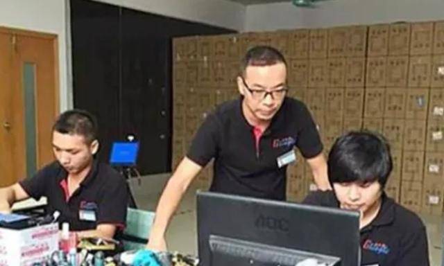 之后赵德力又带领团队,前前后后共研发出了5款航空模型,此时的团队