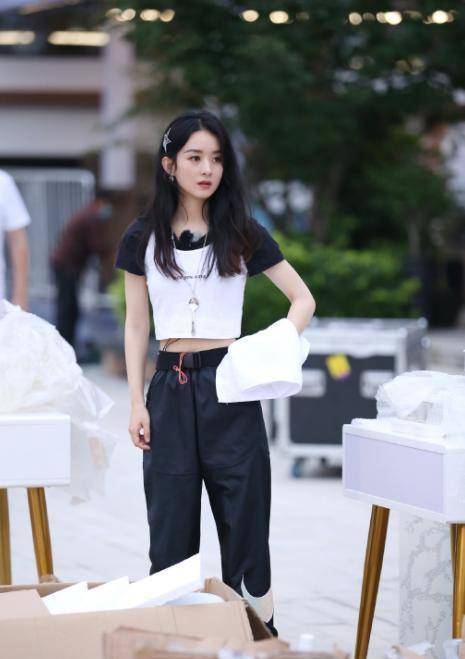 赵丽颖拍新戏满脸显疲惫,瘦太多圆脸变尖脸,网友:拼命三娘_颖宝_状态