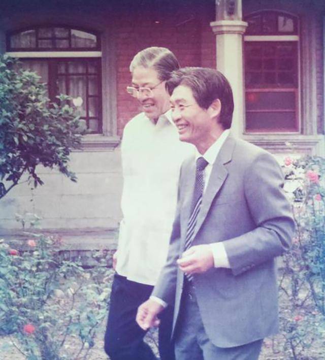 中国半导体开山鼻祖,被迫远离科研十年,否则芯片不被美国卡脖子_黄昆