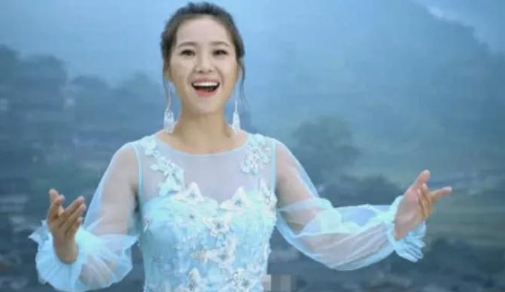歌手云朵:和歌手云飞既不是情侣也不是兄妹,爸爸妈妈别再催婚了_父母_