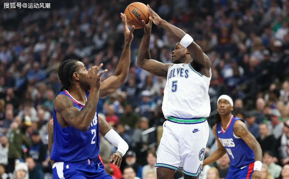 快船险胜森林狼:伦纳德32分力挽狂澜,爱德华兹27分难救主_比赛_比分