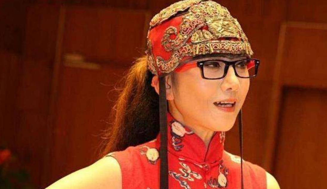 原创杨丽萍为艺术拒绝生育赢了事业却输了家庭到底值得吗