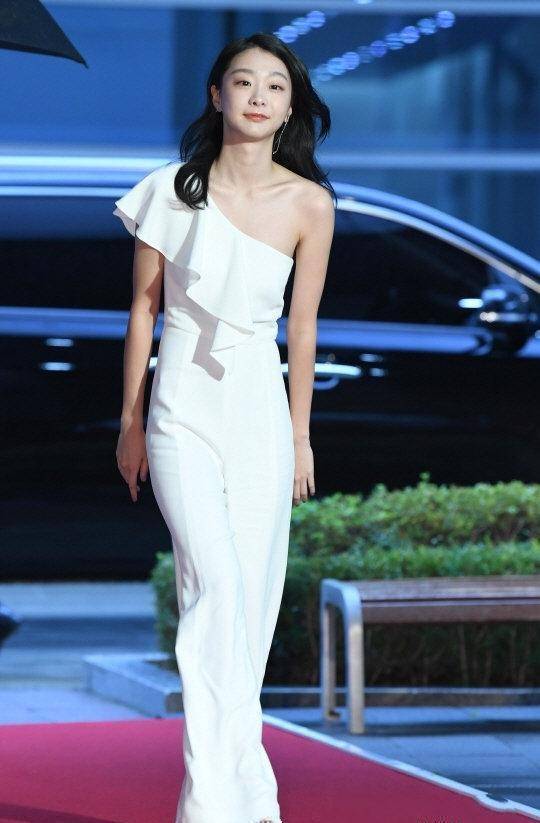 原创梨泰院class女主金多美火了单眼皮娃娃脸身高170你相信吗