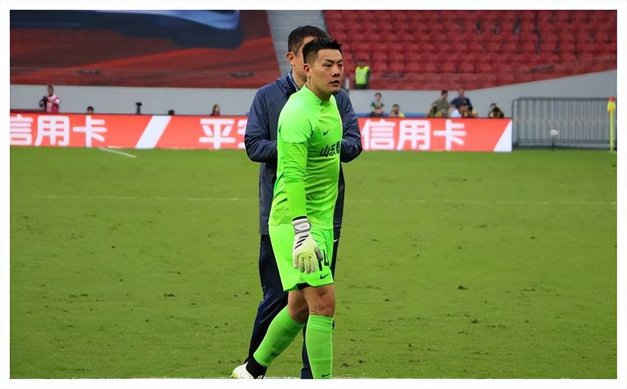 又一个被王大雷压制转会的门将 他身高1米9 曾在亚冠有神扑表现_曹政