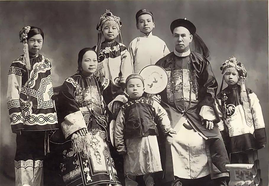 老照片:直击晚清权臣们,个个派头十足,给人一种强烈的压迫感_李鸿章