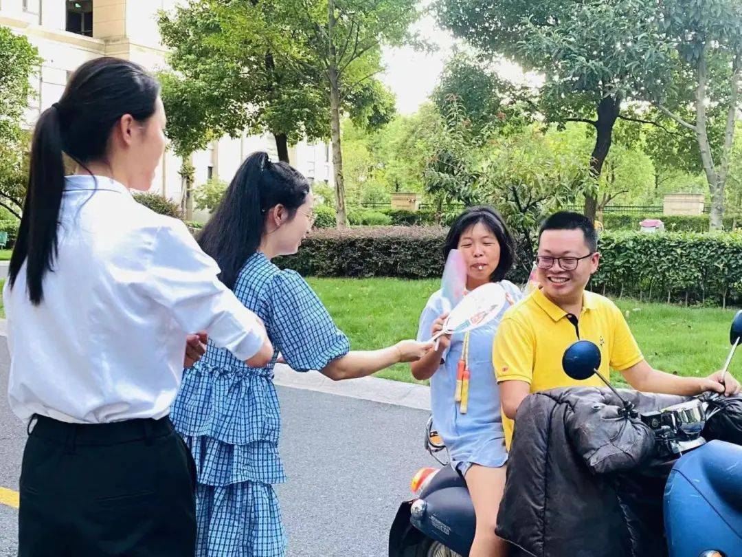 90后宝妈空窗两年重回职场,短短一年成就百万销冠_徐燕_客户_工作