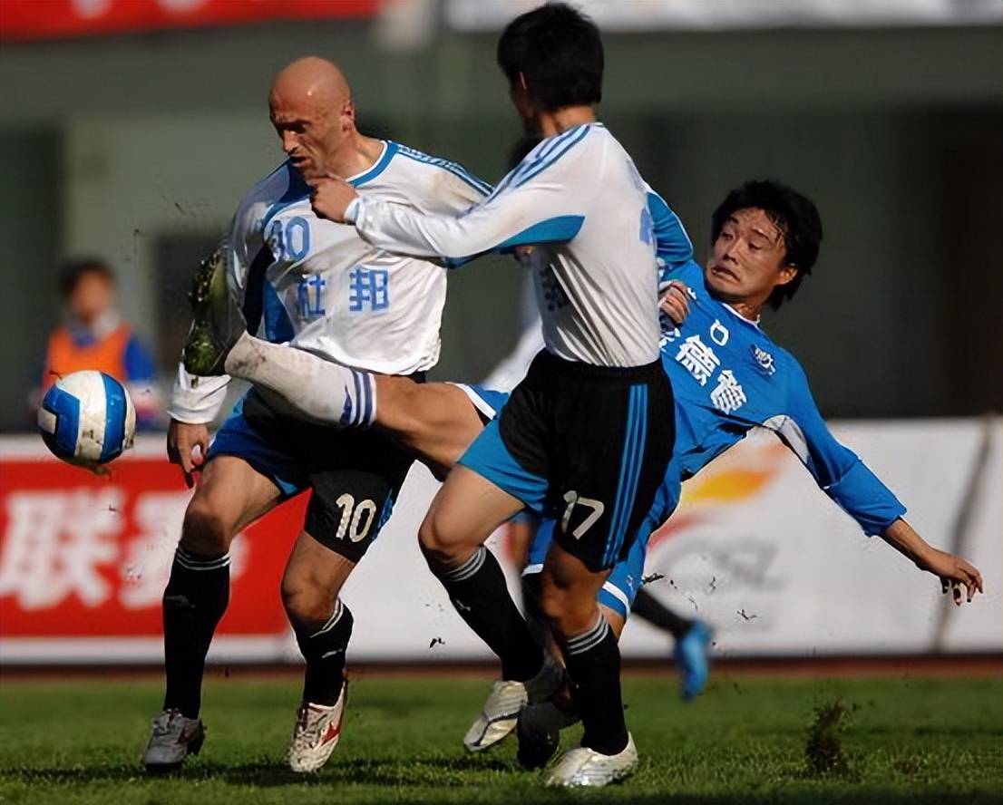 大连足球史上今天:2007年中超首轮扬戈维奇破门 染红,实德1-0金德