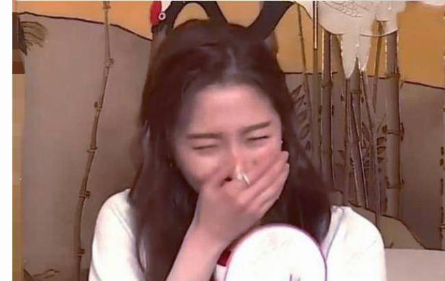 原创关晓彤被问最辣眼鹿晗哪一点两字回答太精辟