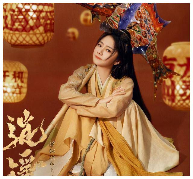 谭松韵逍遥剧照曝光笑容灵动迷人男主出场引发期待