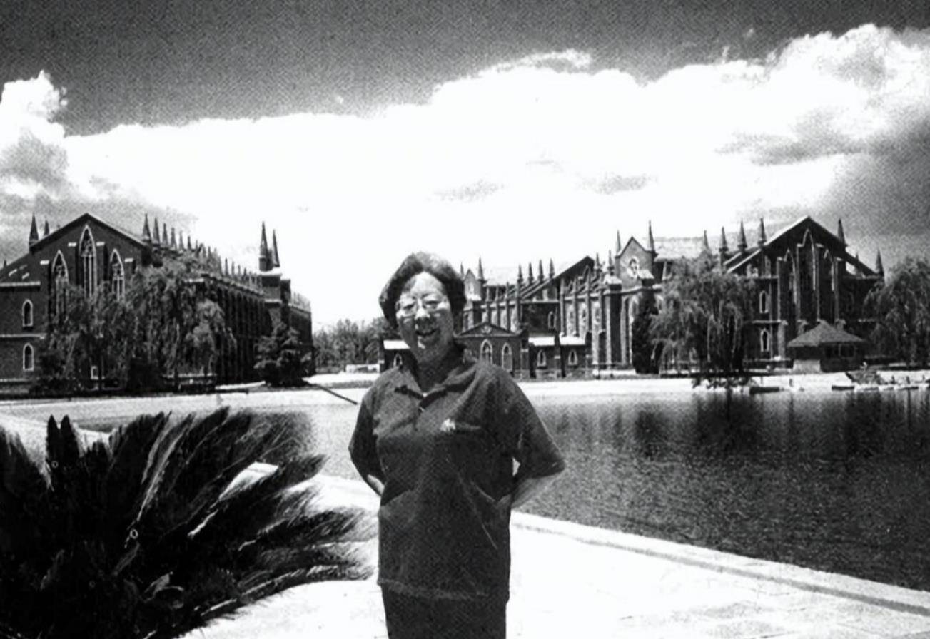 原创女乒名将邱钟惠她是世界冠军离婚又再婚曾在莫斯科摆地摊