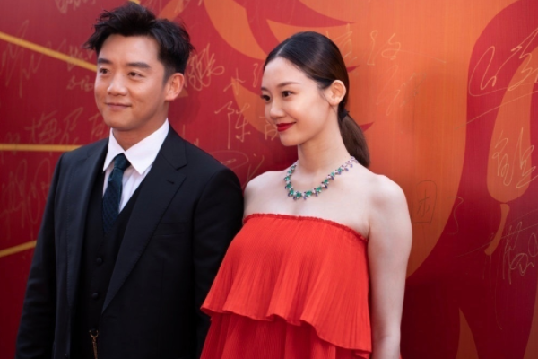 原创郑恺苗苗一周年纪念日晒出牛肉面照片网友太接地气了