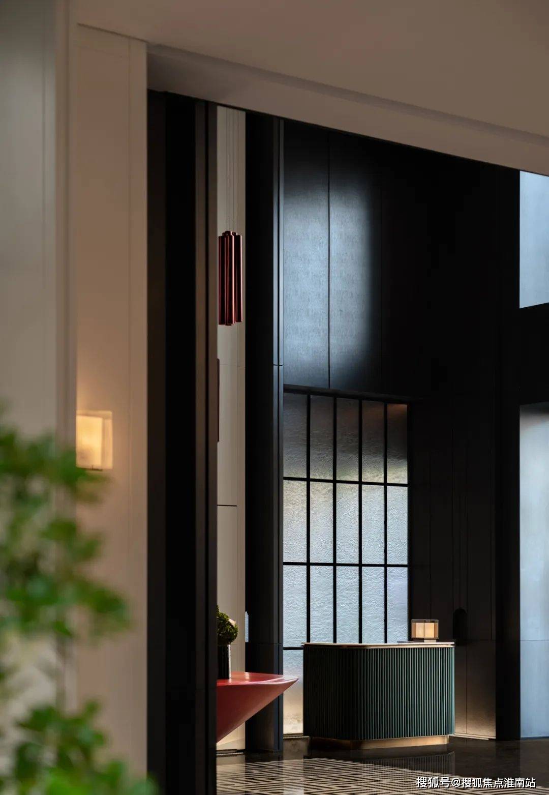 设计师从海派建筑中汲取一些元素,例如老上海的花窗,常见于石库门建筑