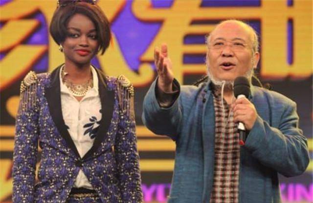 俩人很聊得来,爱达把杨彦当做长辈敬爱,当做偶像崇拜.