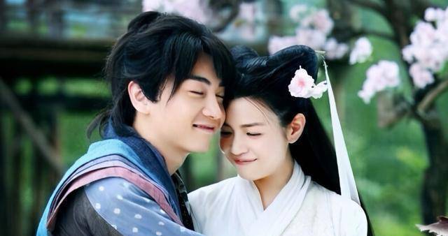 陈妍希"拖家带口"探班陈晓,场面温馨甜蜜十足,力破分手传闻_时候_观众