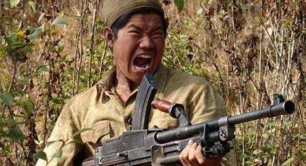 真实战场中的人中弹后能活多久?老兵表示:别再被电视忽悠了_战争_武器