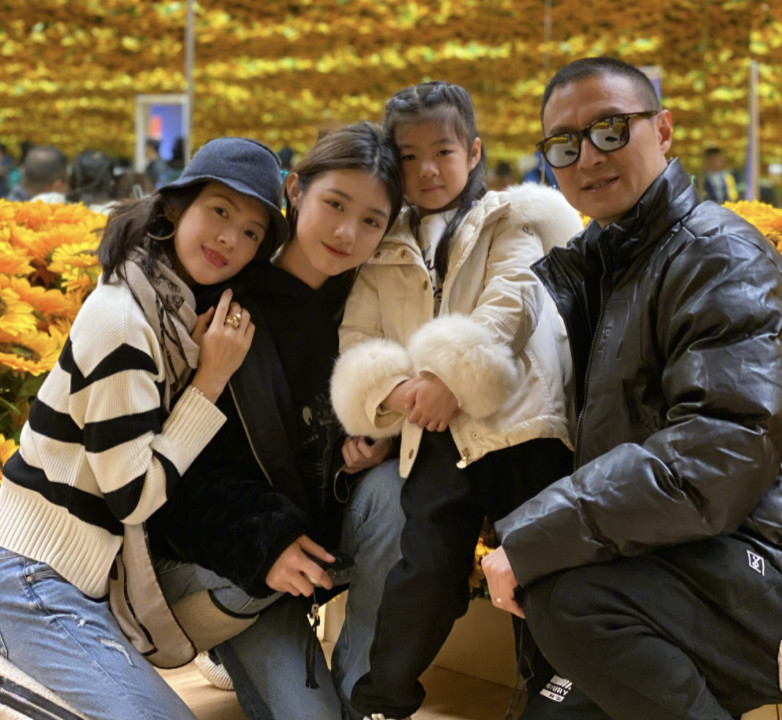 4段感情收获4个孩子,17岁大女儿颜值高_章子怡_康作如_汪璟怡